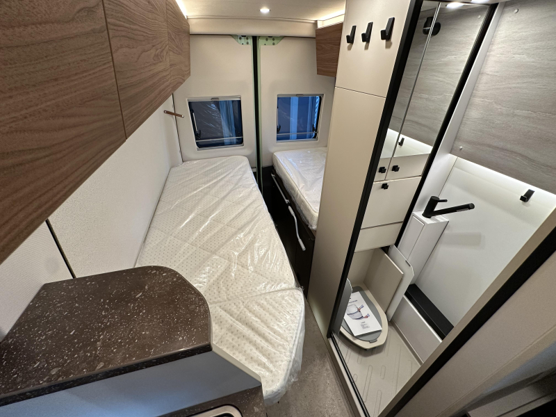 Bürstner Habiton HM 6.0 - APARTE BEDDEN & HEFDAK  foto: 12