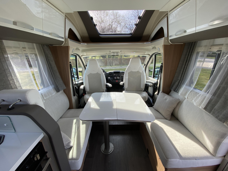 Adria Matrix Plus 670 DL ENKELE BEDDEN+HEFBED  foto: 3