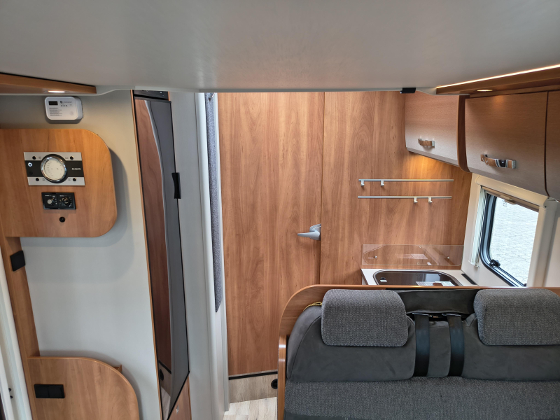Dethleffs Trend T 7057 EB -9 traps automaat-hefbed  foto: 7