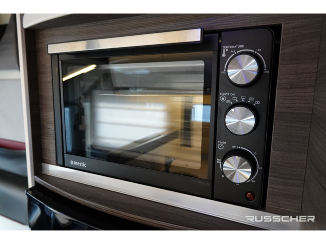 Mc Louis NEVIS | 150Pk | Queensbed | Dakairco | Luchtvering | Zonnepaneel foto: 10