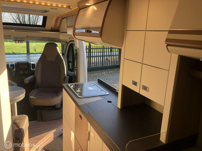 Carthago Malibu 640 Charming GT-Sky-View 160-PK Euro6 Buscamper con camas individuales &iexcl;Estado impecable! foto: 13