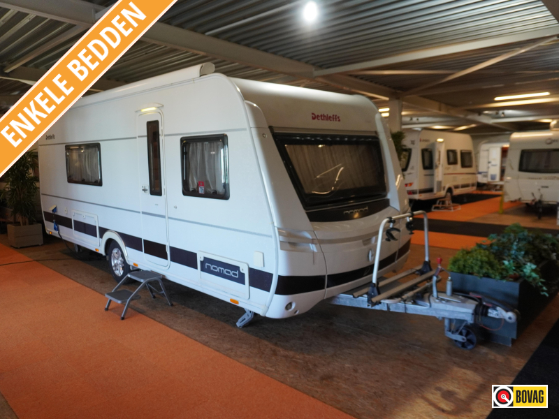Caravane Dethleffs Nomad 520 RET AVEC SYSTÈME DE DÉPLACEMENT ET AUVENT FIXE 