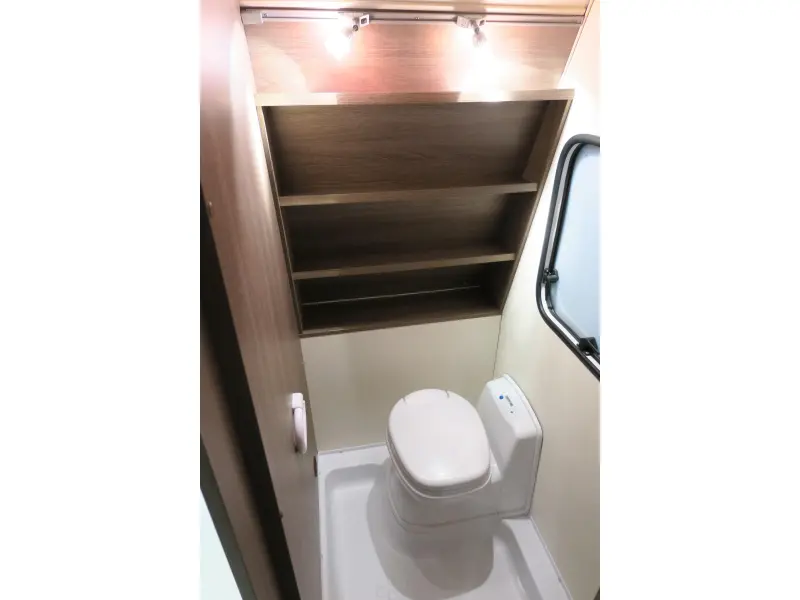 Bürstner IC Line 450 TS +MOVER+VOORTENT  foto: 9