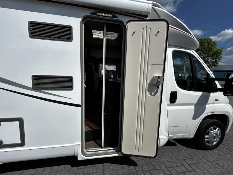 Bürstner Nexxo 728 T Enkele-bedden/2015/Euro-5  foto: 16