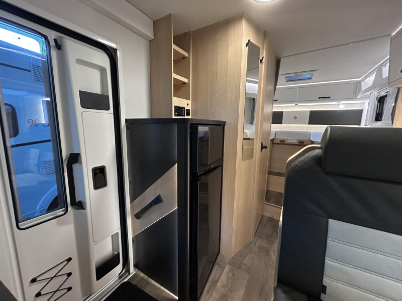 Sunlight T 67 S - Automaat Lengtebedden  foto: 5