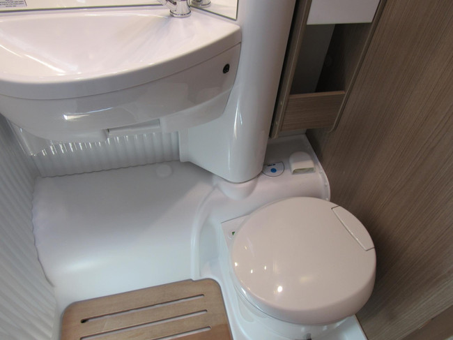 Hymer Carado V339 Europa Edition Zwart Queensbed 15dkm 2022 foto: 17