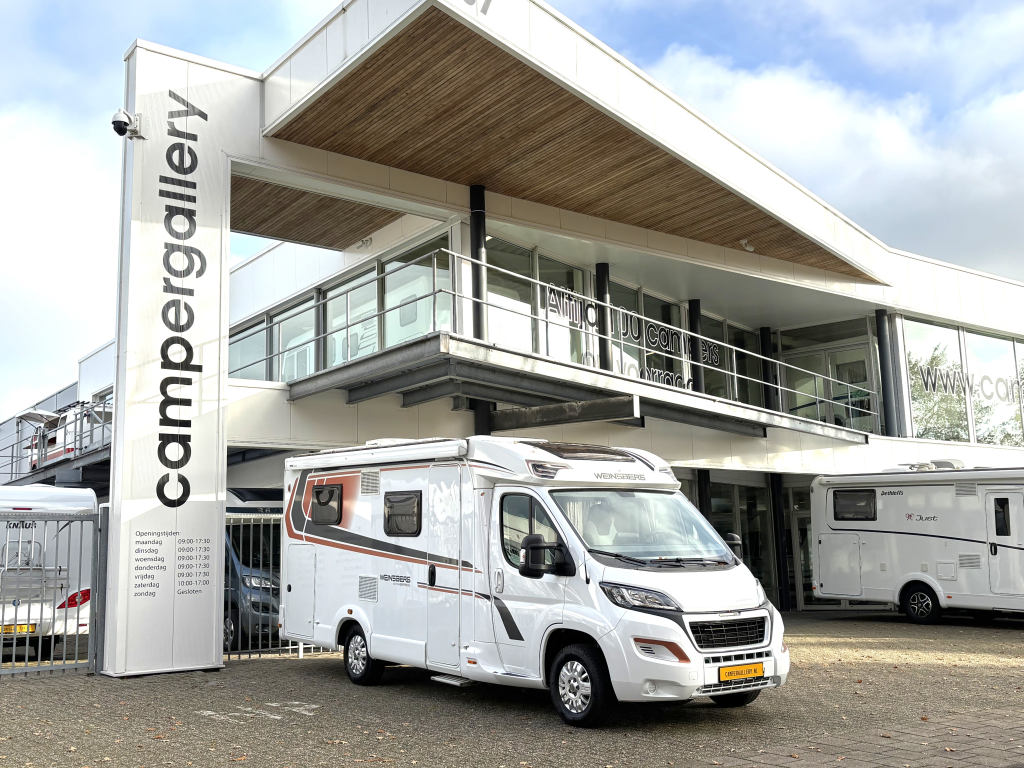 Camping-car Weinsberg CaraCompact 600 MEG avec lits simples et climatisation de toit