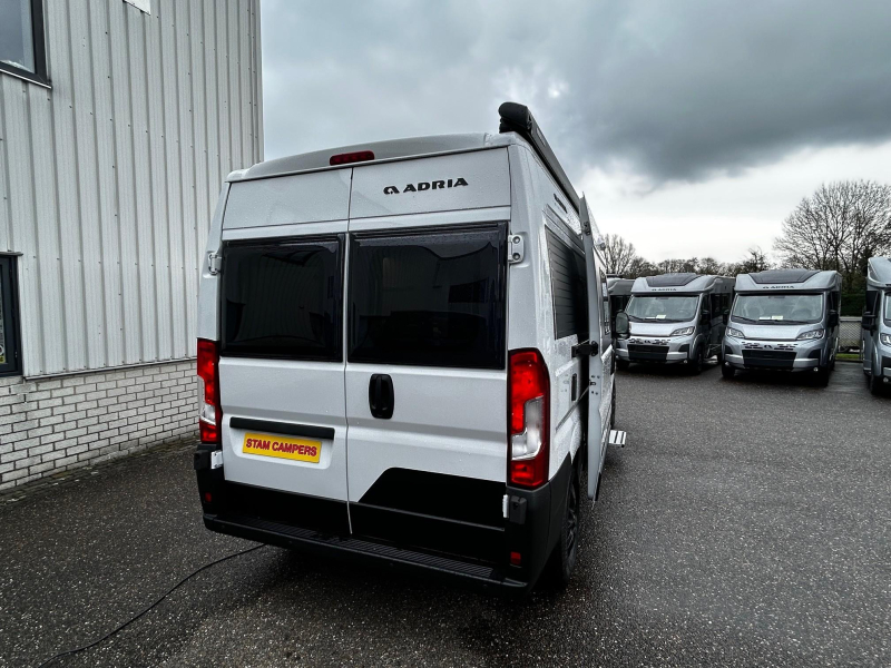 Adria Twin Supreme 600 SPB Truma dieselkachel Luifel  foto: 3