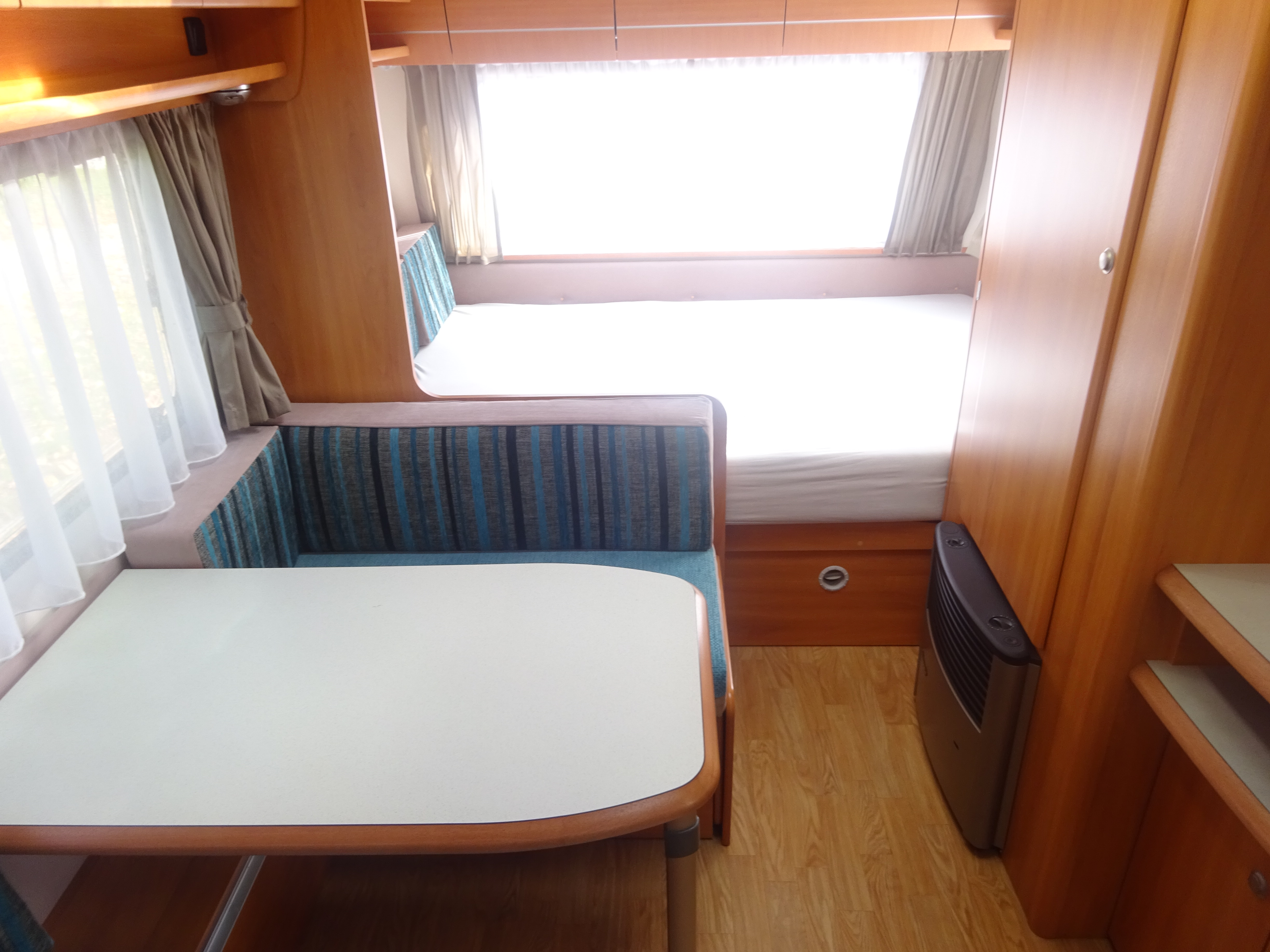 Homestar Racer 430 Vast Bed en Treinzit #TOPPER# foto: 11