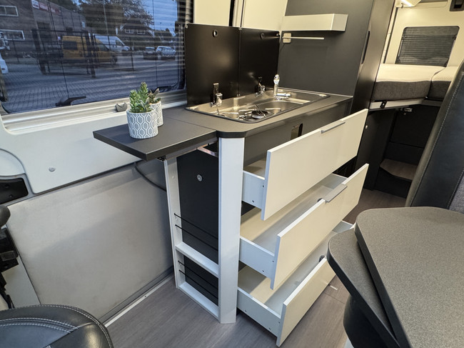 Adria Twin Supreme 640 SLB 160 pk AUTOMAAT 9-Traps Euro6 Fiat Ducato Maxi 4250 kg **Enkele lengtebedden/4 zitplaatsen/XXL Koelkast/Dak foto: 11