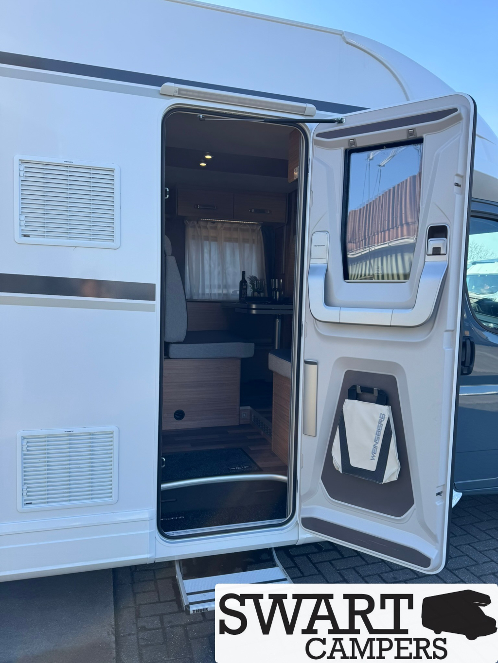 Weinsberg CaraSuite 700 ME, 180 pk Automaat 5 gordelplaatsen Hefbed Enkele bedden foto: 23