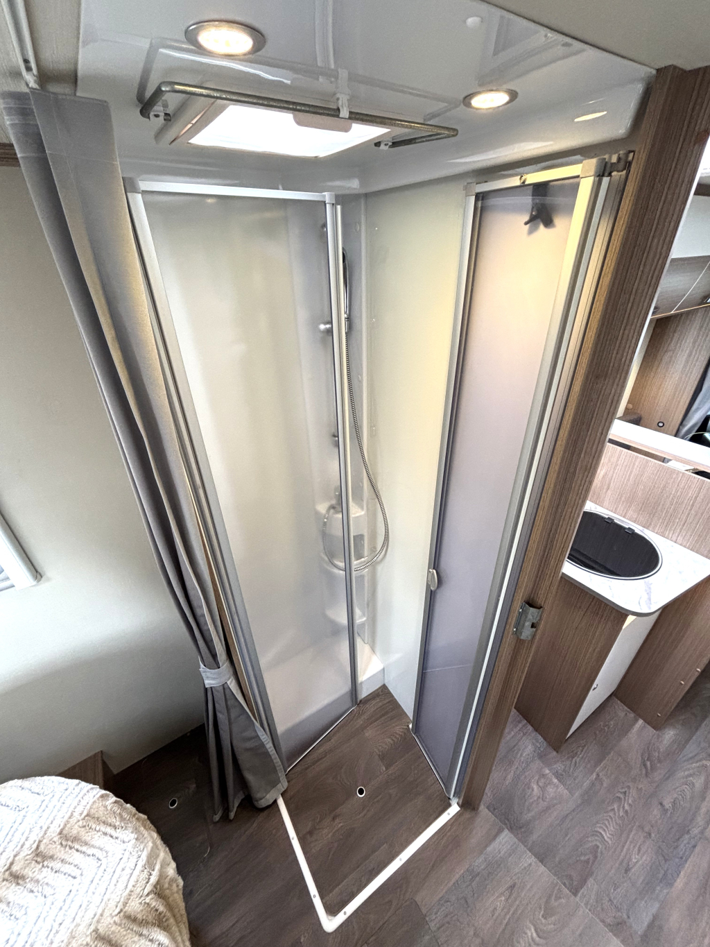 Carado T 449 QUEENSBED AUTOMATIK LEVELSYSTEM 150PS ! Foto: 9