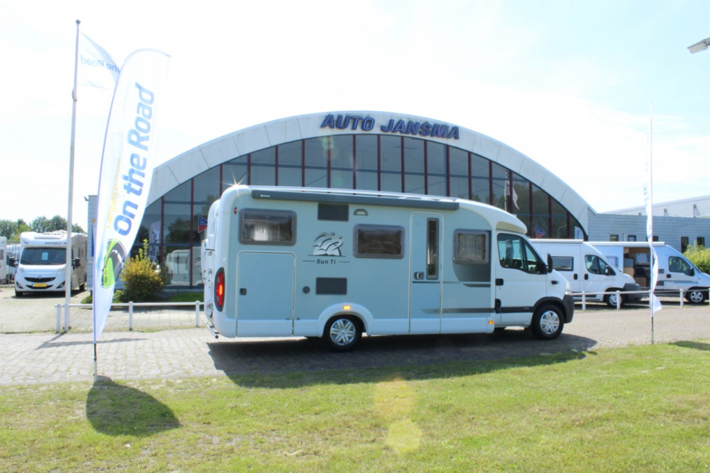 Knaus Sun Ti 700 Meg, Cama transversal, Garaje, Asientos delanteros giratorios, Media dinette, banco. A&ntilde;o 2008 Marum (Groningen) foto: 36
