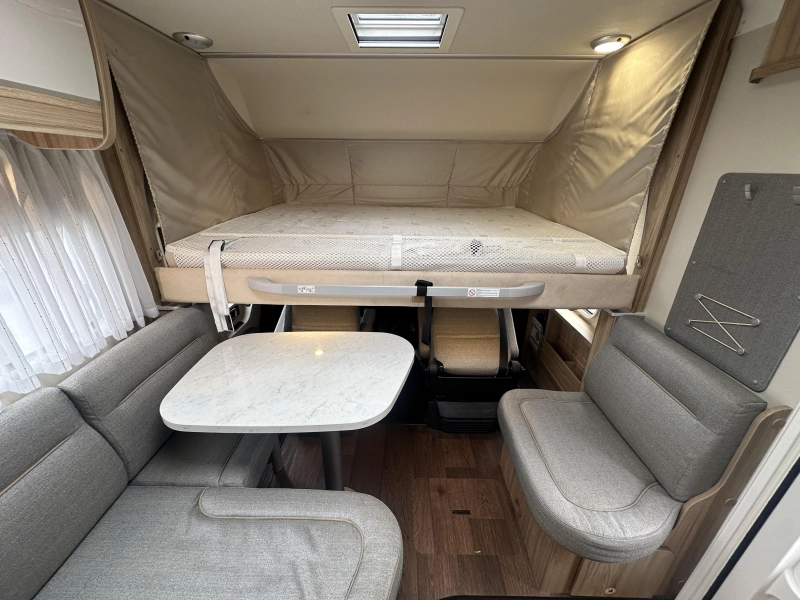 Hymer B698 Queensbed L-zit 150PK TV photo: 16