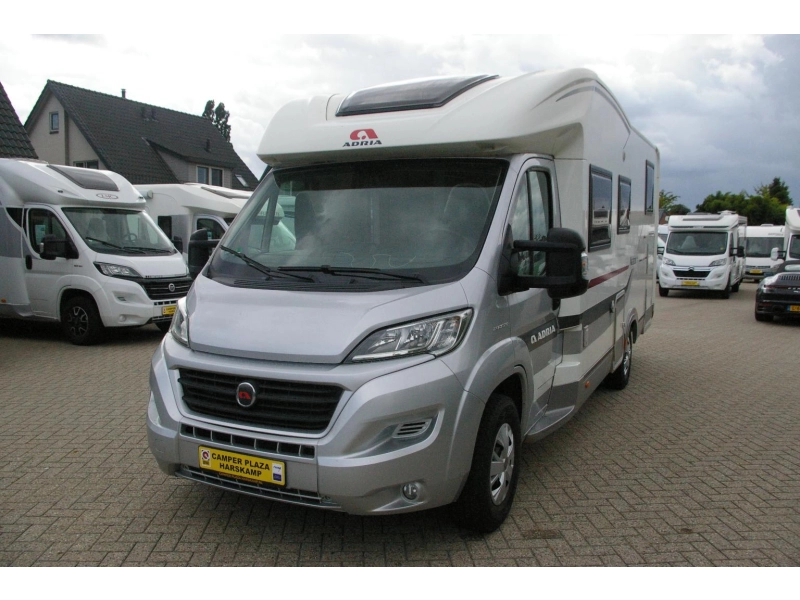 Adria Matrix Plus 670 SL Camas individuales, Cama abatible. foto: 2