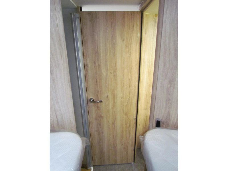 Eura Mobil Profila RS 695 EB Mondial,Lengte- en Hefbed  foto: 8