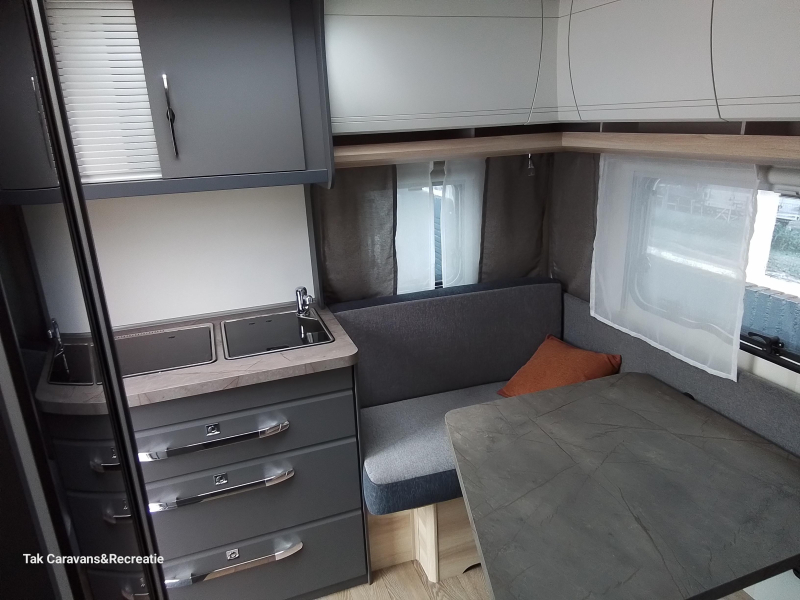 Hobby De Luxe 400 SFE compacte caravan 