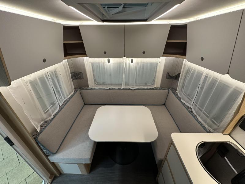 Dethleffs Aero 470 FR fransbed / rondzit | A69  foto: 6