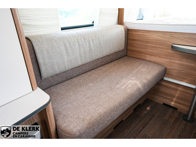 Bürstner PREMIO LIFE 490 TK Stapelbed vastbed foto: 9
