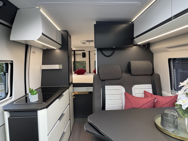 Adria Twin Supreme 640 SGX 140 PS AUTOMATIK 9-Gang Euro6 Fiat Ducato 8 Maxi **L&auml;ngsbetten h&ouml;henverstellbar/4 Sitzpl&auml;tze/Dachklima Foto: 9