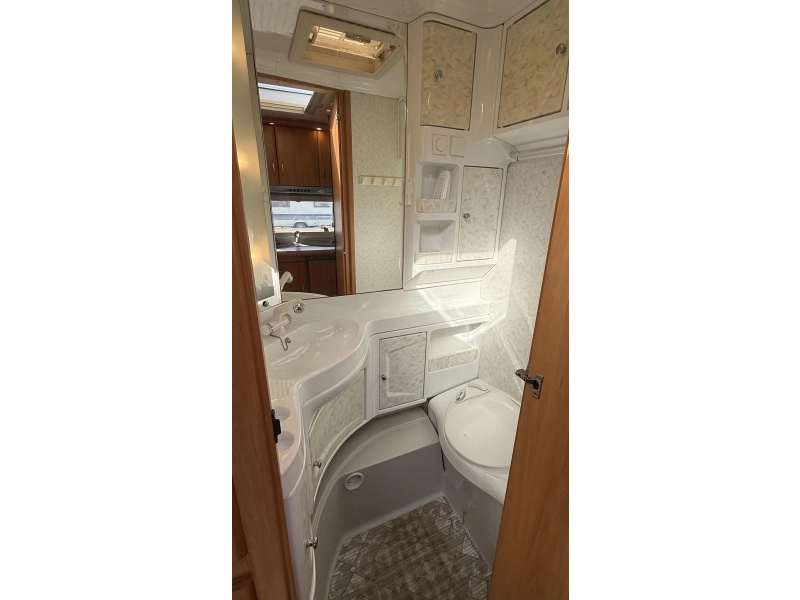 Hobby De luxe Easy 495 UL lits jumeaux salon rond photo : 5
