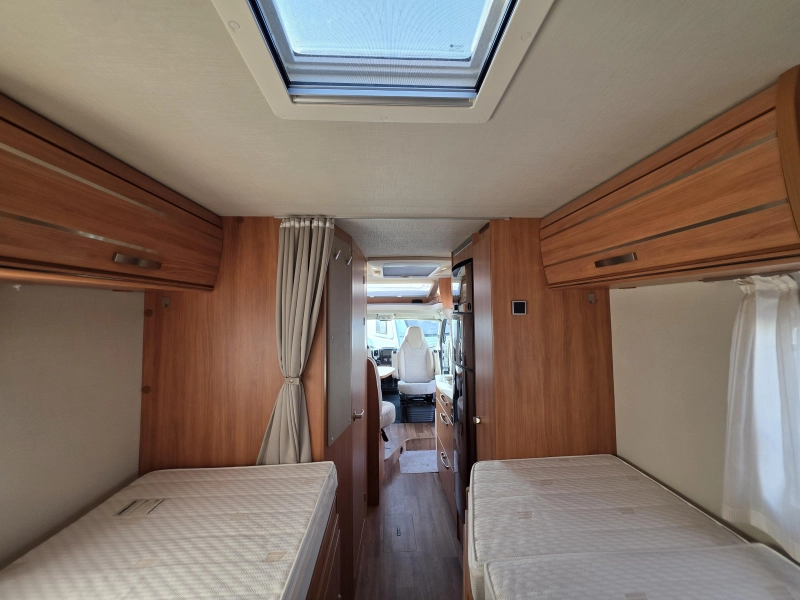 Hymer Exsis-T 588 Autom&aacute;tico 150CV 2017 foto: 11
