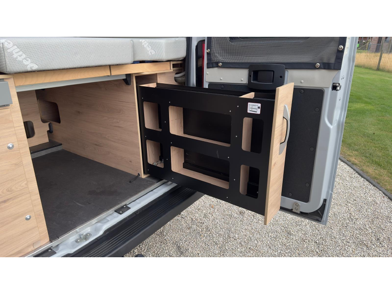 Dethleffs Globetrail Advantage 600 DR dwarsbed hefdak bovenbed  foto: 5