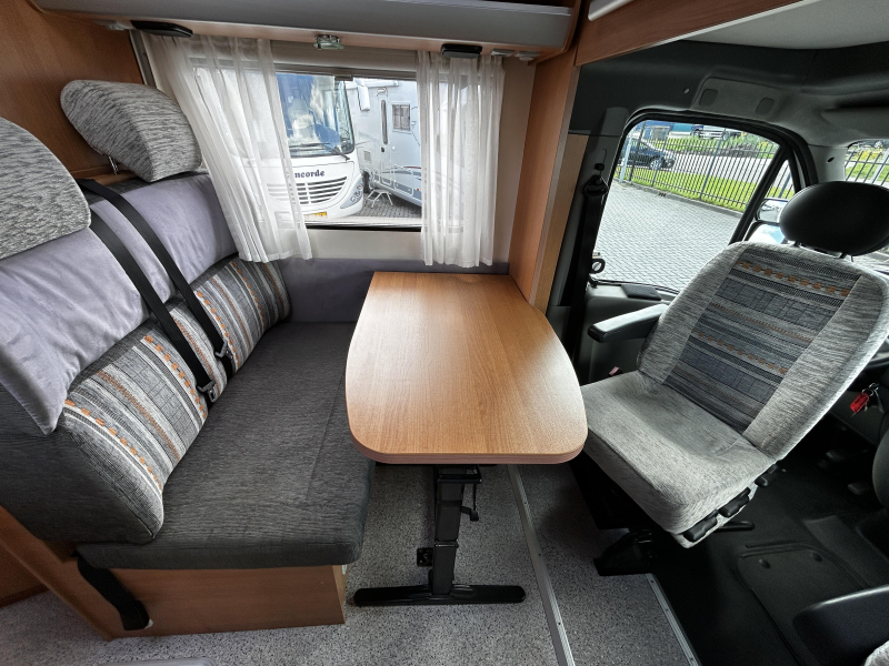 Knaus Sport TR Alkovenmobil/Querbett/2008/Klima  Foto: 16