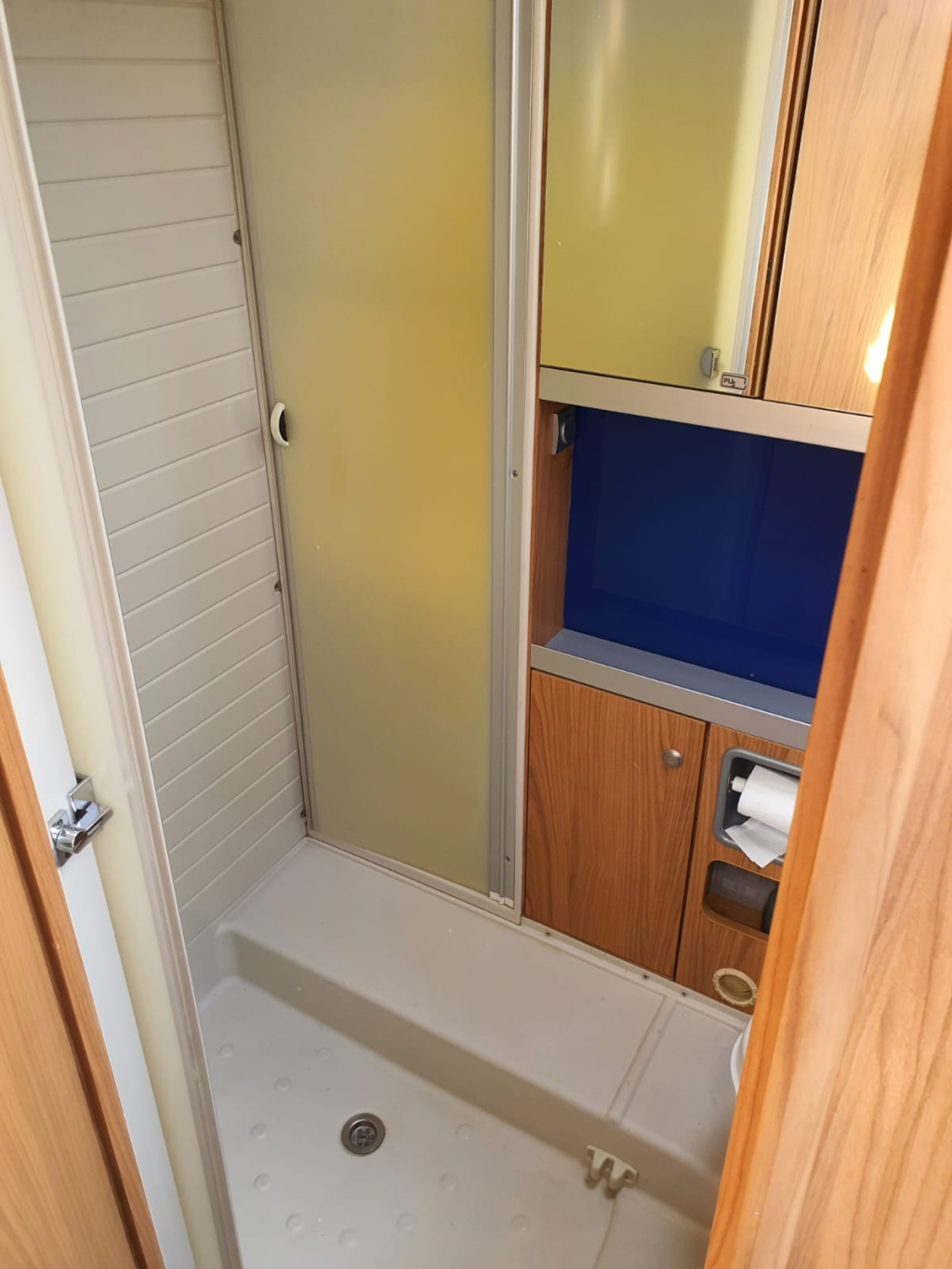 Fiat Ducato Bürstner Aviano i 650, 2 zonnepanelen Cruisecontrol Dakairco foto: 12