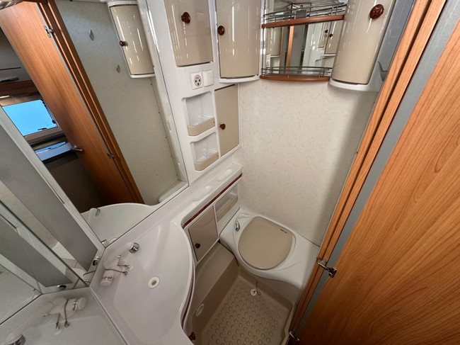 Hobby De Luxe 440 SF photo: 8