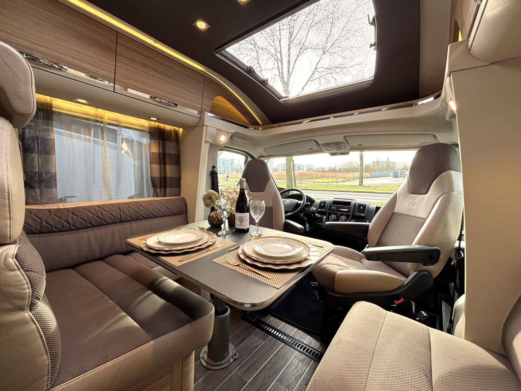 Adria Coral Platinum S 690 SC QUEENSBED ALKO LUCHTVERING foto: 12