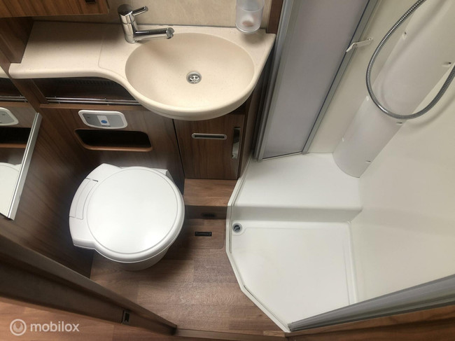 Hymer B-588 Premium Line 150-PS EURO6 Integriert 2x Einzelbetten & Hubbett, XXL-Garage, Volle Ausstattung! Foto: 23