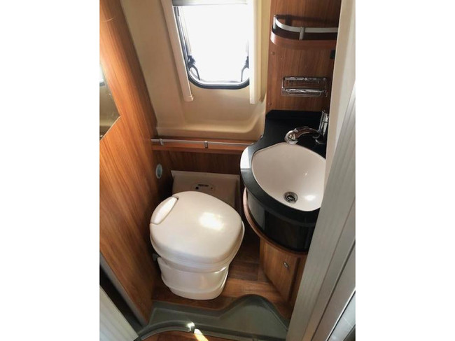 P\u00f6ssl Globecar 600 buscamper 6 mtr foto: 15