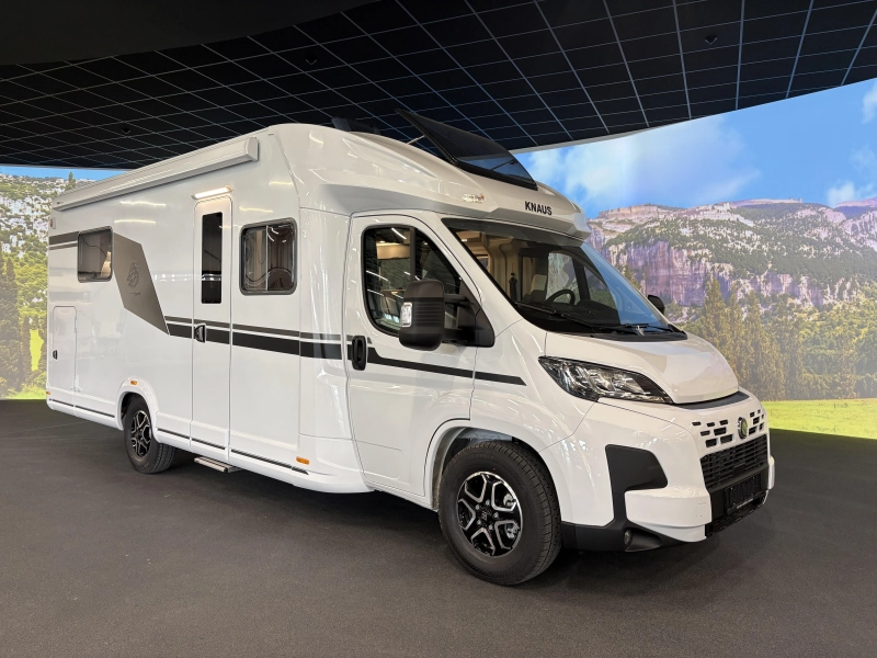 Knaus L!ve Wave 700 DX 180hp automatic /queen bed photo: 1
