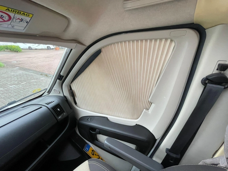 Chausson Flash 625 Cama abatible 52000 km 2015 foto: 9