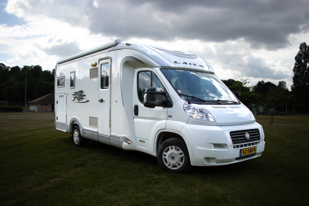 Fiat Ducato Laika Kreos 3010 | Off-Grid 4P Camper | Dwarsbed