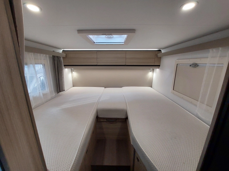 Adria Compact DL Lengtebedden face2face  foto: 14