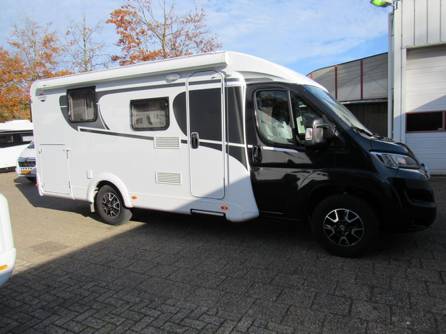 Hymer Carado V339 Europa Edition Zwart Queensbed 15dkm 2022 foto: 22
