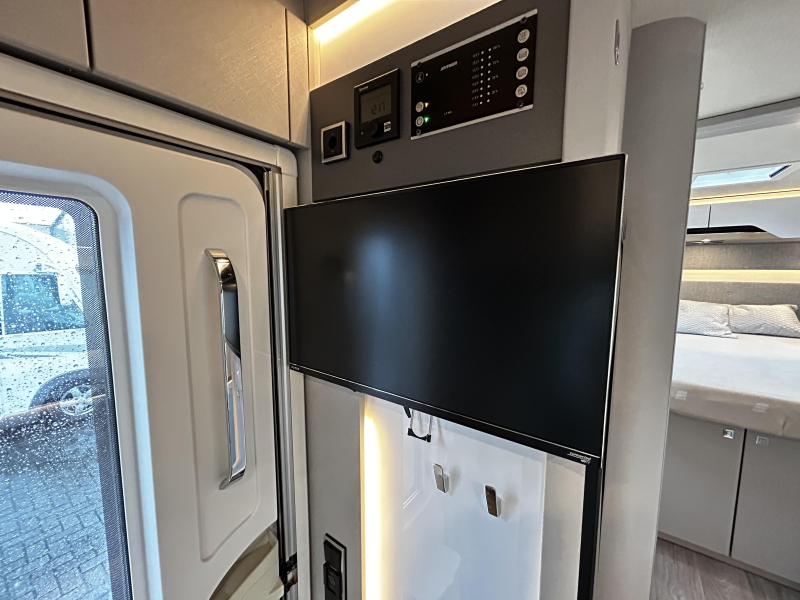 Hymer Tramp 695 S Mercedes/Queensbed/hefbed  foto: 19