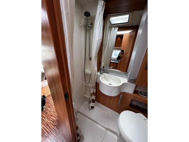 Hymer B614 CL Dwarsbed/Hefbed/160pk  foto: 14