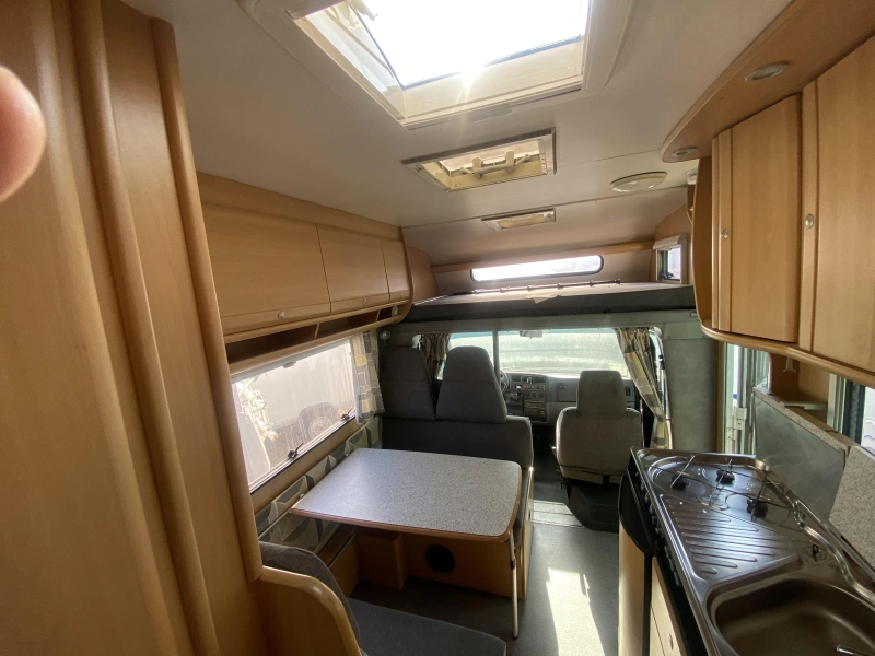 Dethleffs Globetrotter 6 PERS Met stapelbed &XXL garage  foto: 14