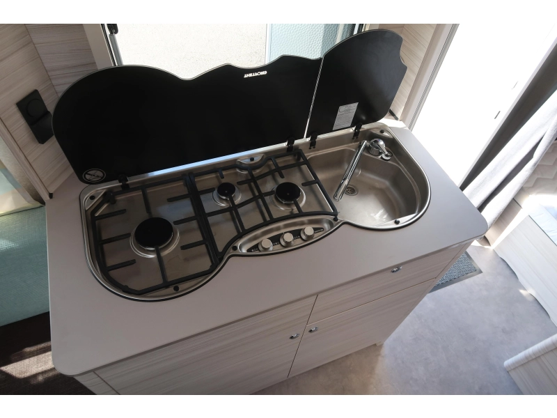 Dethleffs C'Joy 480 QLK ZGAN EN MET VOORTENT  foto: 11