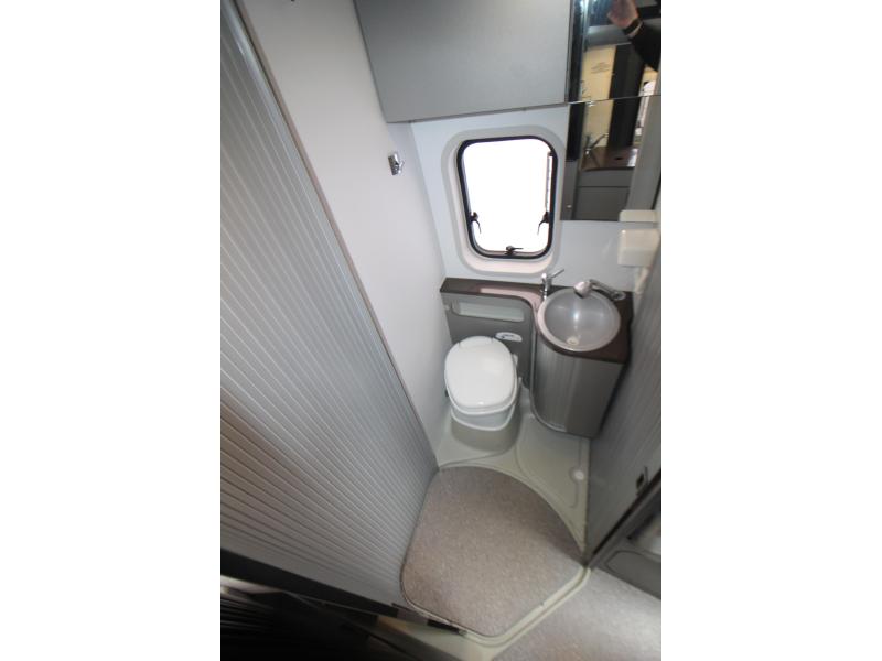 Adria Twin Titanium 640 SLX Enkele bedden - EURO5  foto: 20