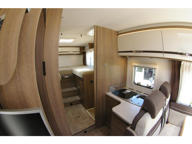 Dethleffs Trend I 7057 Enkele bedden, Hefbed.  foto: 11