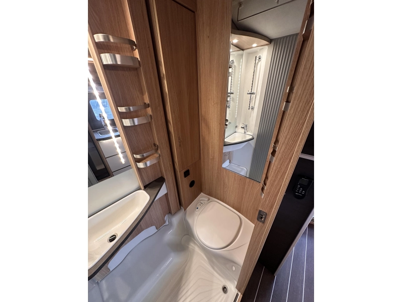 Knaus Sky Wave 60 Years 650 MEG Fiat 140PK Lengtebedden  foto: 8