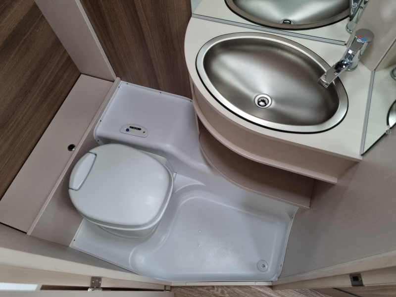 Dethleffs C'Joy 420 QSH - Thule Cassette Luifel -  foto: 18