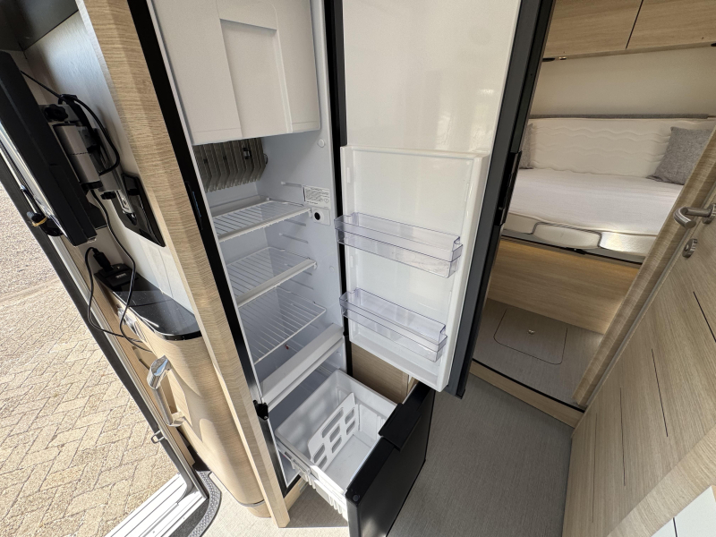 Rapido I 886 F Automaat Queensbed Hefbed  foto: 13