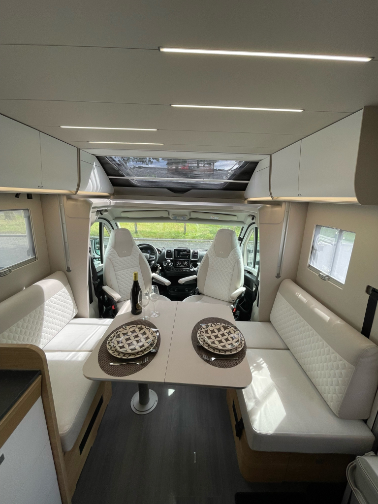 Adria MATRIX PLUS 670 DC QUEENSBED+HEFBED 2025! foto: 11