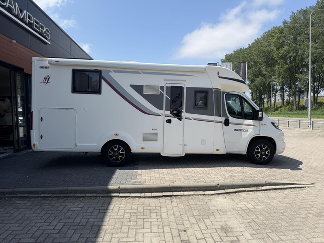 RAPIDO 686F Ultimate Line Automatik EP Level LPG Lithium Wechselrichter Foto: 7