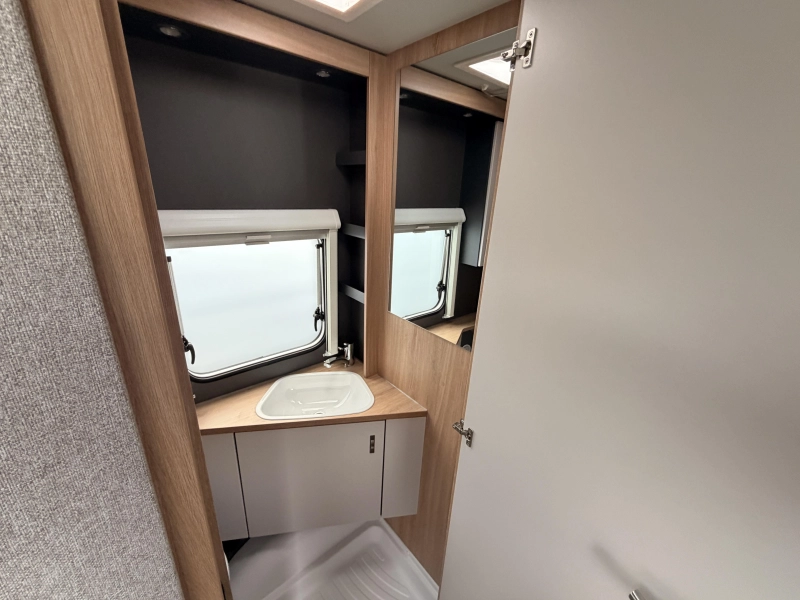 Knaus Sport 500 EU 1800KG + Camas individuales foto: 8